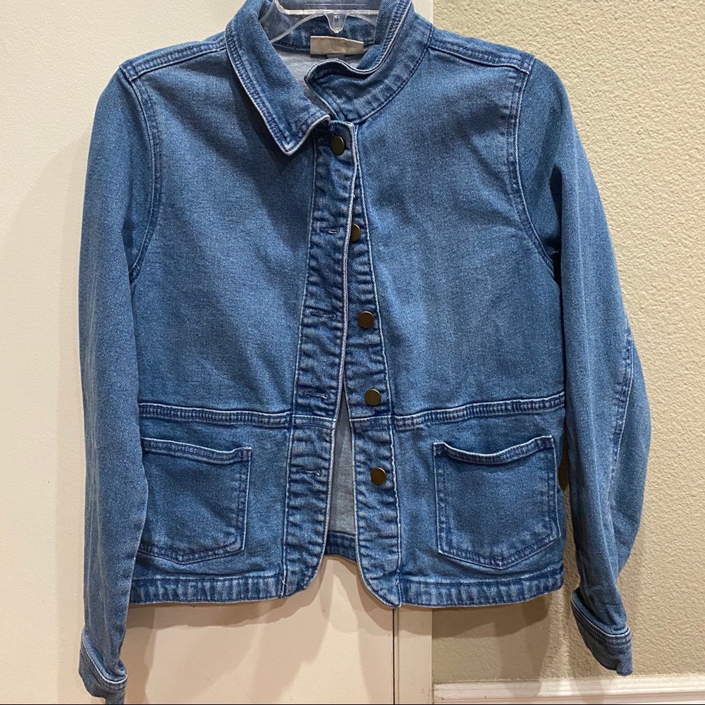 Universal Thread
M Medium Wash Jean Jacket